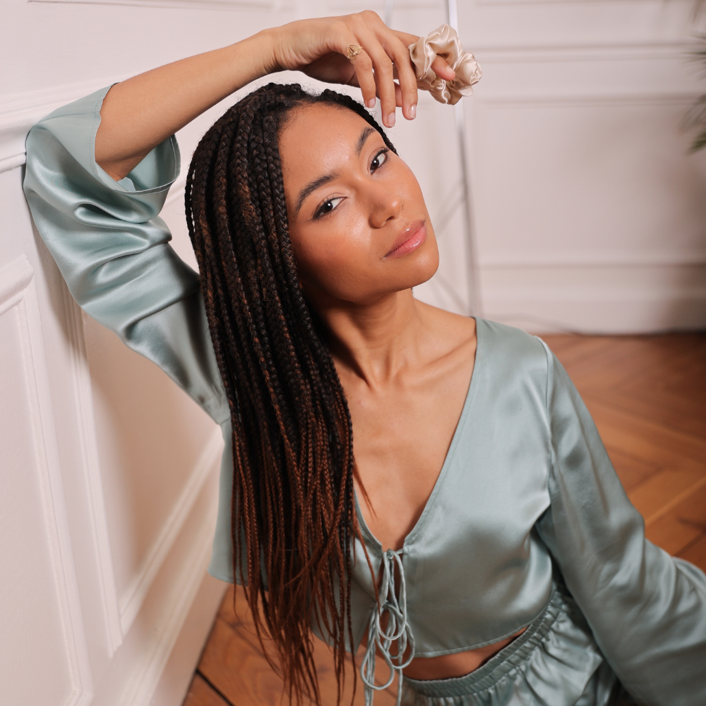 طقم بيجامة حرير أخضر حكيم 19 أم - الراحة والأناقة الخالدة