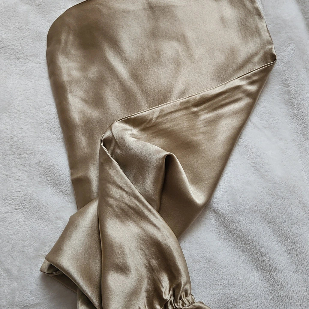Bonnet de protection en soie pure de mûirer de couleur chamapgne 